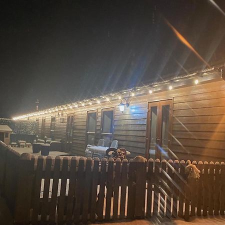 Fairview Farm Holiday Accommodation 14 Luxury Lodges, Cabins, Dog Friendly, Suitable For Couples, Families And Groups, Wedding Guests , Corporate Events, Sleeps 2-65 Guests In Ravenshead, Nottingham Near Sherwood Forest, Set In 88 Acres Esterno foto