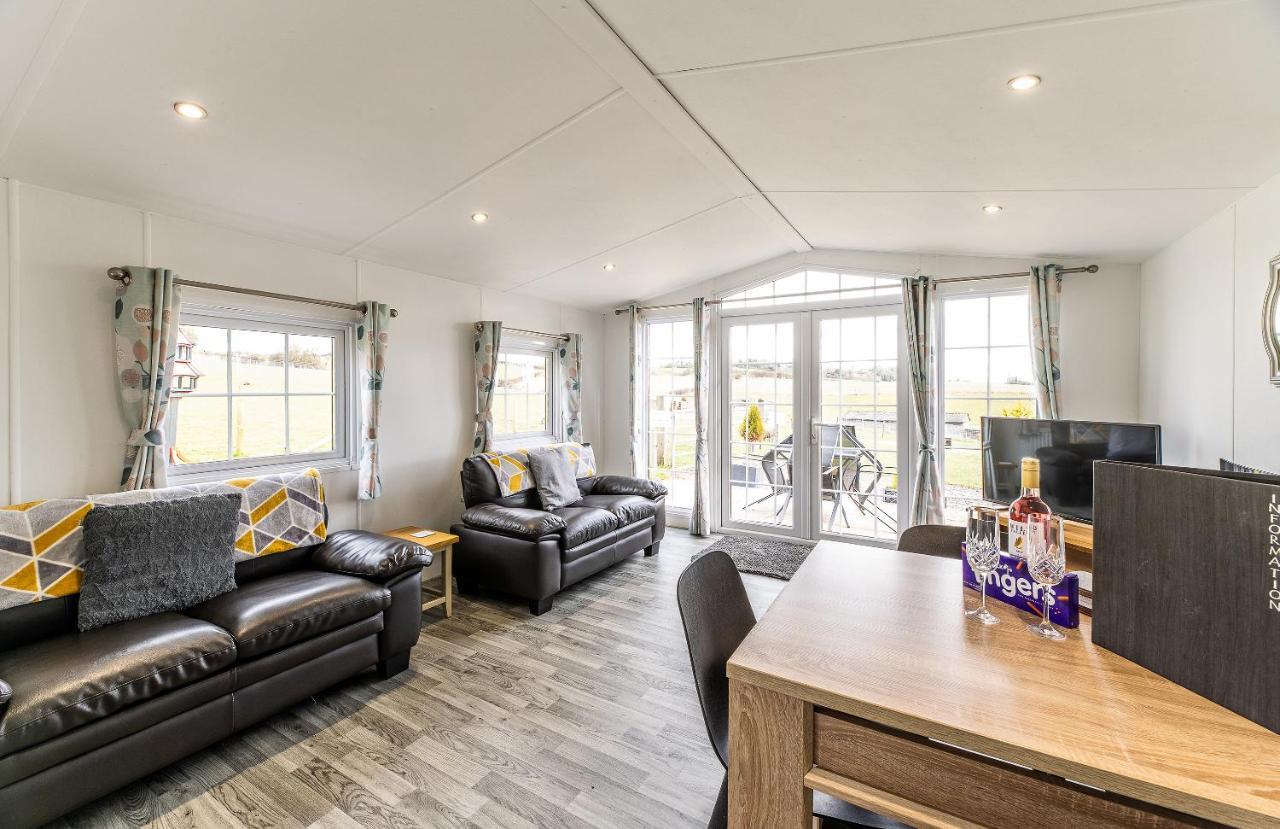 Fairview Farm Holiday Accommodation 14 Luxury Lodges, Cabins, Dog Friendly, Suitable For Couples, Families And Groups, Wedding Guests , Corporate Events, Sleeps 2-65 Guests In Ravenshead, Nottingham Near Sherwood Forest, Set In 88 Acres Esterno foto