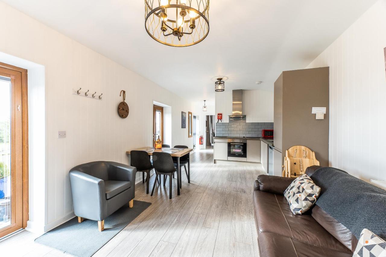 Fairview Farm Holiday Accommodation 14 Luxury Lodges, Cabins, Dog Friendly, Suitable For Couples, Families And Groups, Wedding Guests , Corporate Events, Sleeps 2-65 Guests In Ravenshead, Nottingham Near Sherwood Forest, Set In 88 Acres Esterno foto