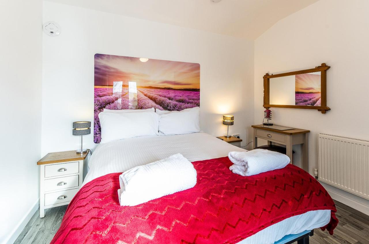 Fairview Farm Holiday Accommodation 14 Luxury Lodges, Cabins, Dog Friendly, Suitable For Couples, Families And Groups, Wedding Guests , Corporate Events, Sleeps 2-65 Guests In Ravenshead, Nottingham Near Sherwood Forest, Set In 88 Acres Esterno foto