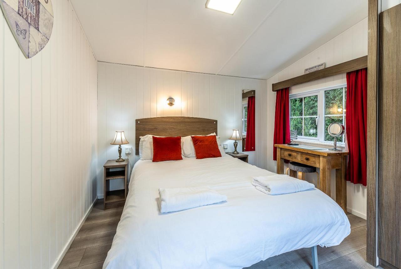 Fairview Farm Holiday Accommodation 14 Luxury Lodges, Cabins, Dog Friendly, Suitable For Couples, Families And Groups, Wedding Guests , Corporate Events, Sleeps 2-65 Guests In Ravenshead, Nottingham Near Sherwood Forest, Set In 88 Acres Esterno foto
