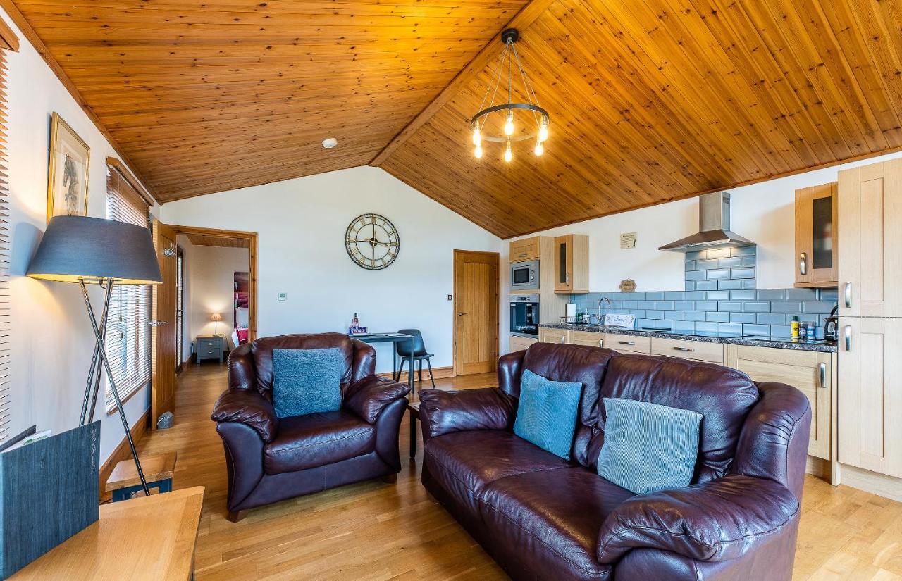 Fairview Farm Holiday Accommodation 14 Luxury Lodges, Cabins, Dog Friendly, Suitable For Couples, Families And Groups, Wedding Guests , Corporate Events, Sleeps 2-65 Guests In Ravenshead, Nottingham Near Sherwood Forest, Set In 88 Acres Esterno foto
