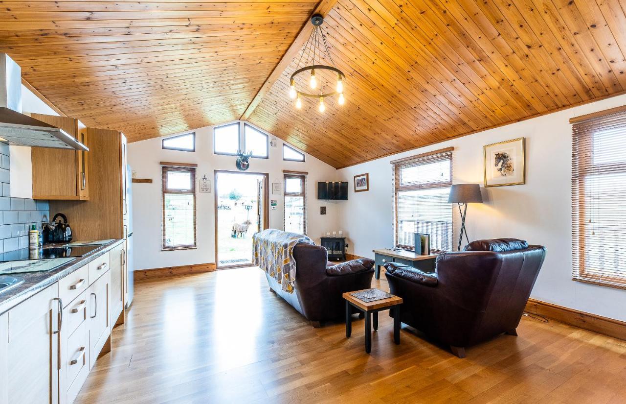 Fairview Farm Holiday Accommodation 14 Luxury Lodges, Cabins, Dog Friendly, Suitable For Couples, Families And Groups, Wedding Guests , Corporate Events, Sleeps 2-65 Guests In Ravenshead, Nottingham Near Sherwood Forest, Set In 88 Acres Esterno foto