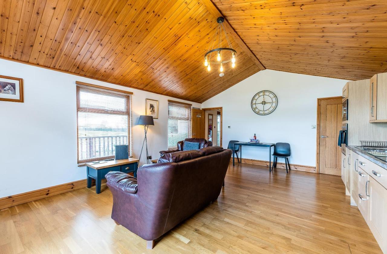 Fairview Farm Holiday Accommodation 14 Luxury Lodges, Cabins, Dog Friendly, Suitable For Couples, Families And Groups, Wedding Guests , Corporate Events, Sleeps 2-65 Guests In Ravenshead, Nottingham Near Sherwood Forest, Set In 88 Acres Esterno foto