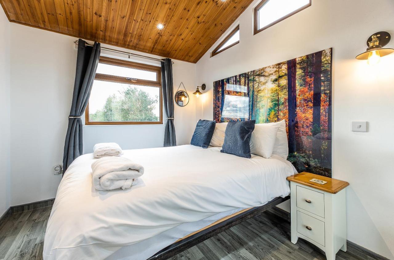 Fairview Farm Holiday Accommodation 14 Luxury Lodges, Cabins, Dog Friendly, Suitable For Couples, Families And Groups, Wedding Guests , Corporate Events, Sleeps 2-65 Guests In Ravenshead, Nottingham Near Sherwood Forest, Set In 88 Acres Esterno foto