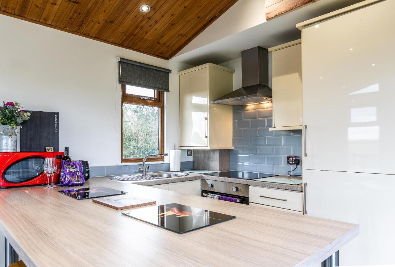 Fairview Farm Holiday Accommodation 14 Luxury Lodges, Cabins, Dog Friendly, Suitable For Couples, Families And Groups, Wedding Guests , Corporate Events, Sleeps 2-65 Guests In Ravenshead, Nottingham Near Sherwood Forest, Set In 88 Acres Esterno foto