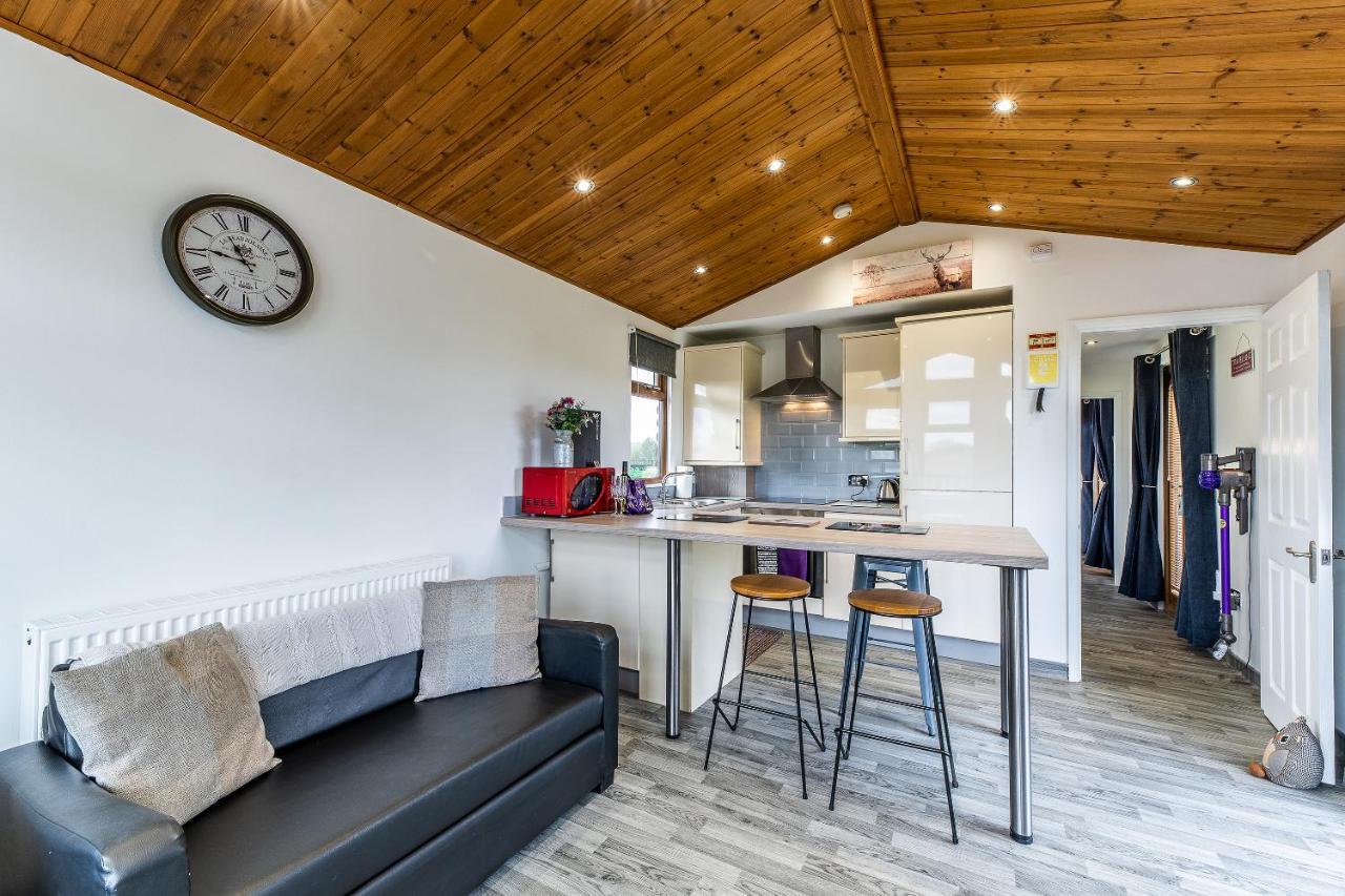 Fairview Farm Holiday Accommodation 14 Luxury Lodges, Cabins, Dog Friendly, Suitable For Couples, Families And Groups, Wedding Guests , Corporate Events, Sleeps 2-65 Guests In Ravenshead, Nottingham Near Sherwood Forest, Set In 88 Acres Esterno foto