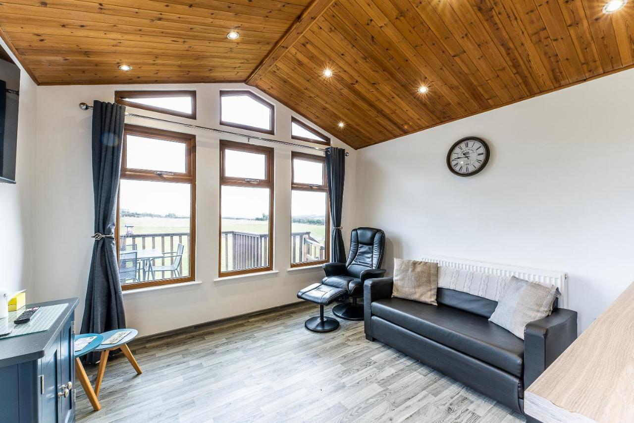 Fairview Farm Holiday Accommodation 14 Luxury Lodges, Cabins, Dog Friendly, Suitable For Couples, Families And Groups, Wedding Guests , Corporate Events, Sleeps 2-65 Guests In Ravenshead, Nottingham Near Sherwood Forest, Set In 88 Acres Esterno foto