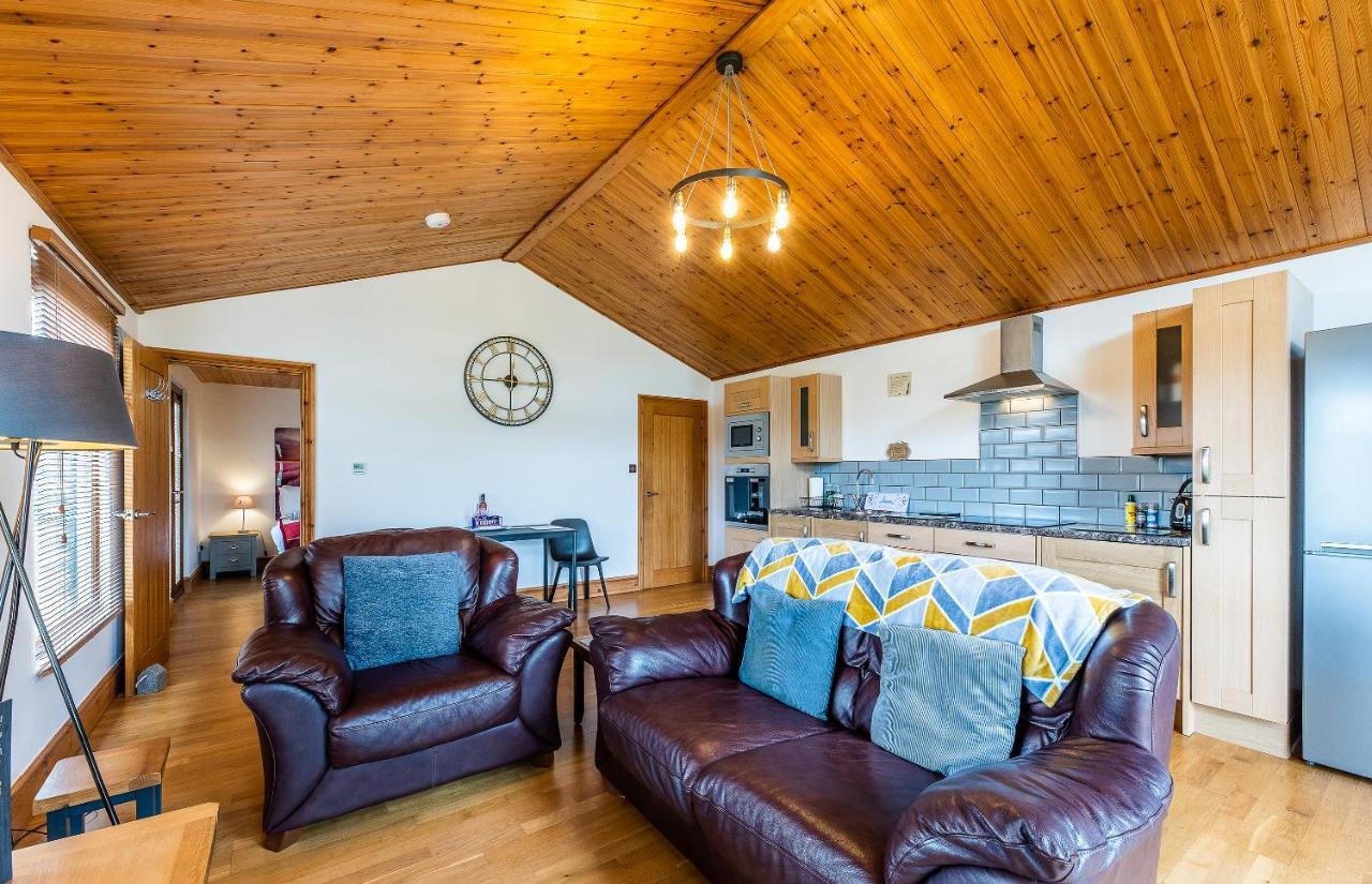Fairview Farm Holiday Accommodation 14 Luxury Lodges, Cabins, Dog Friendly, Suitable For Couples, Families And Groups, Wedding Guests , Corporate Events, Sleeps 2-65 Guests In Ravenshead, Nottingham Near Sherwood Forest, Set In 88 Acres Esterno foto