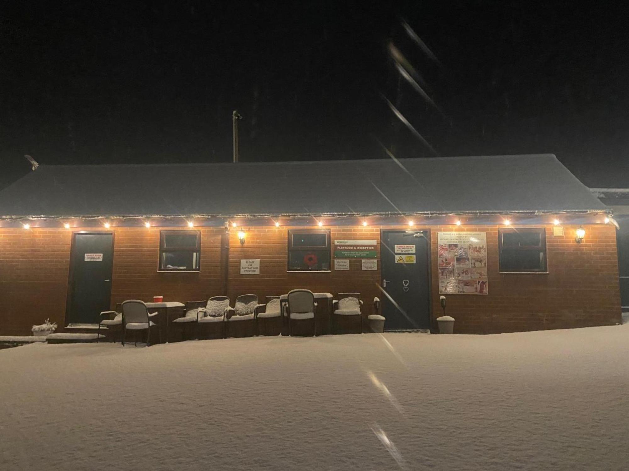 Fairview Farm Holiday Accommodation 14 Luxury Lodges, Cabins, Dog Friendly, Suitable For Couples, Families And Groups, Wedding Guests , Corporate Events, Sleeps 2-65 Guests In Ravenshead, Nottingham Near Sherwood Forest, Set In 88 Acres Esterno foto