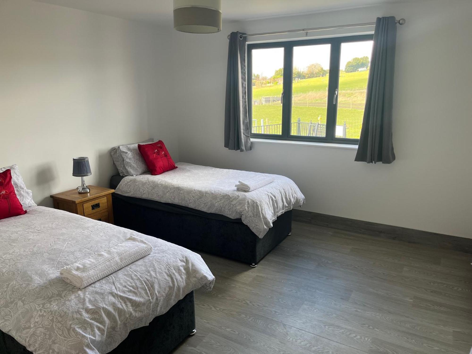 Fairview Farm Holiday Accommodation 14 Luxury Lodges, Cabins, Dog Friendly, Suitable For Couples, Families And Groups, Wedding Guests , Corporate Events, Sleeps 2-65 Guests In Ravenshead, Nottingham Near Sherwood Forest, Set In 88 Acres Esterno foto