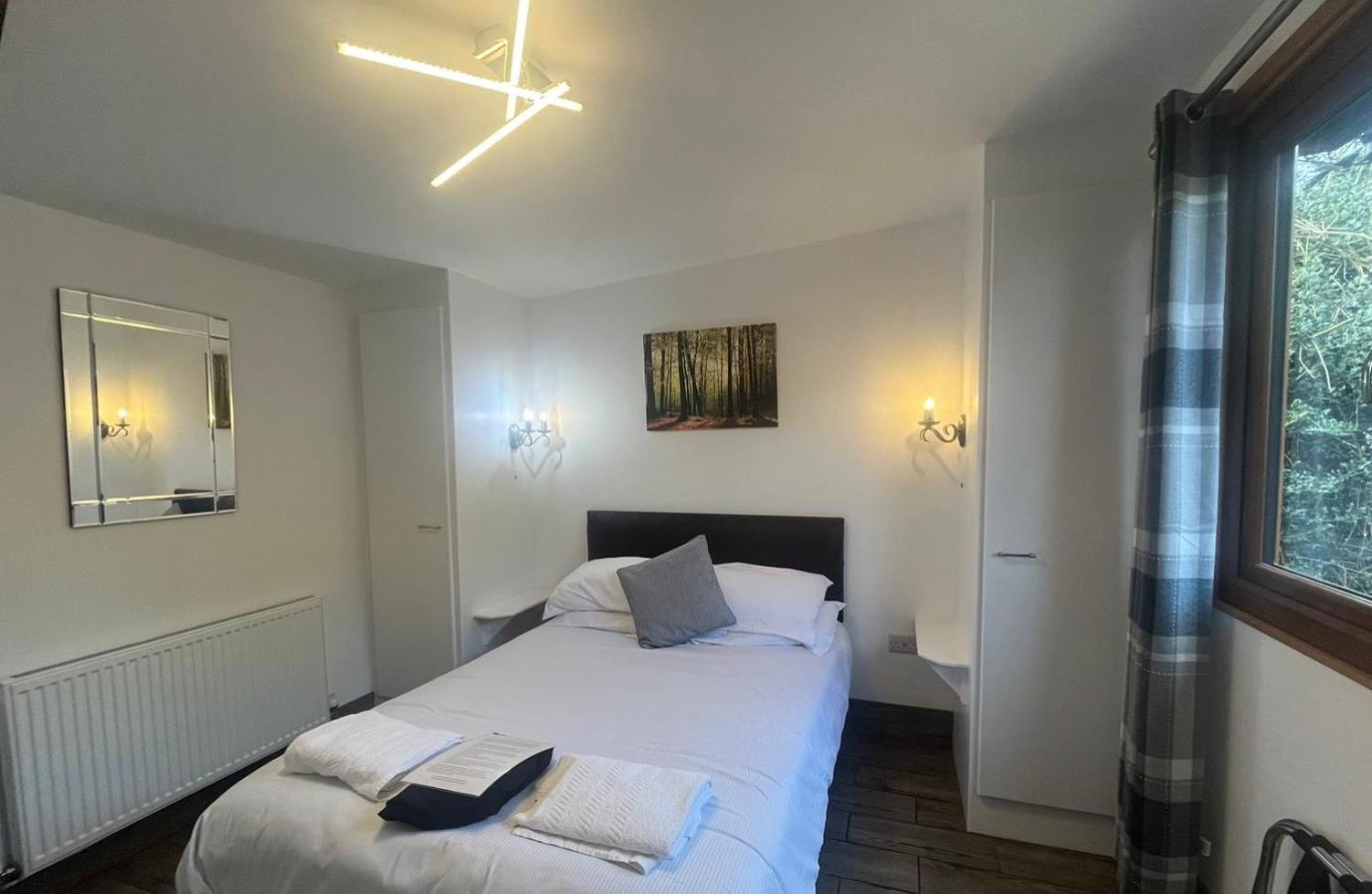 Fairview Farm Holiday Accommodation 14 Luxury Lodges, Cabins, Dog Friendly, Suitable For Couples, Families And Groups, Wedding Guests , Corporate Events, Sleeps 2-65 Guests In Ravenshead, Nottingham Near Sherwood Forest, Set In 88 Acres Esterno foto